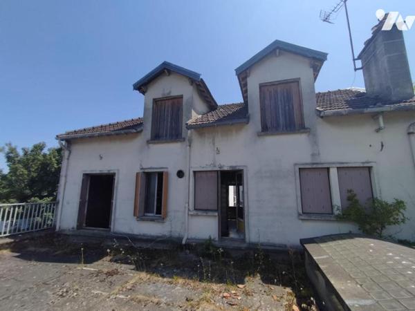 Sur la commune de Romainville (Seine-Saint-Denis) Immeuble de 2 appartements et atelier