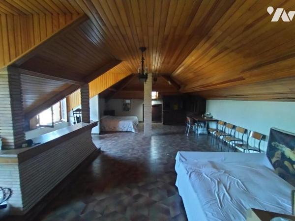 Sur la commune de Romainville (Seine-Saint-Denis) Immeuble de 2 appartements et atelier