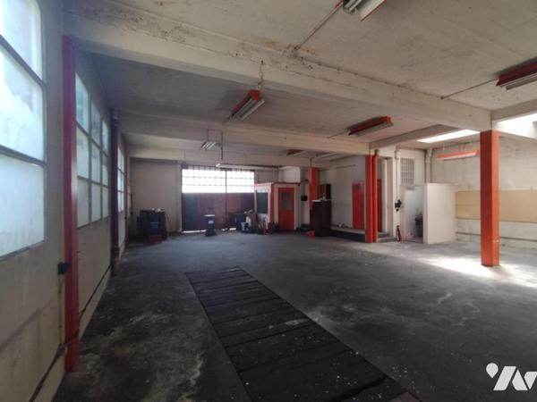 Sur la commune de Romainville (Seine-Saint-Denis) Immeuble de 2 appartements et atelier