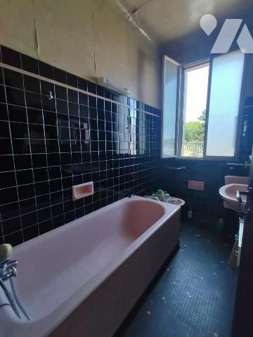 Sur la commune de Romainville (Seine-Saint-Denis) Immeuble de 2 appartements et atelier