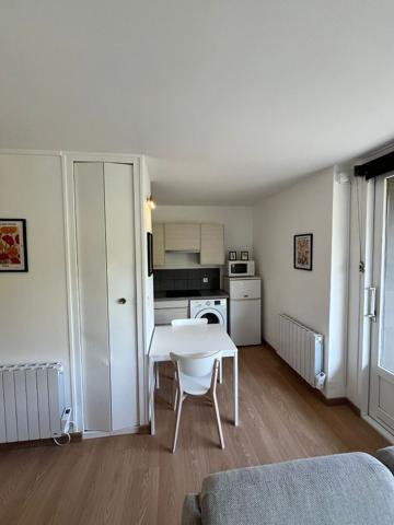 À louer : studio meublé avec balcon ? Centre Saint-Julien-en-Genevois