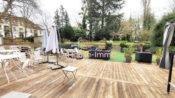 Immeuble à vendre 25 pièces de 1 000 m²