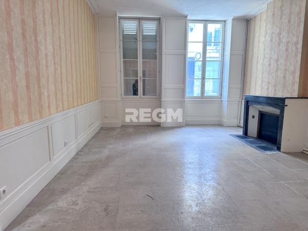 Orléans (45000) ORLEANS (45) – Centre / Cathédrale – Foncier sur 3 niveaux 360 m² /sol - Investisseurs