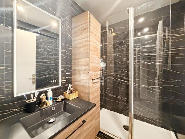 À vendre, Appartement Type 4 de 74 m² avec stationnement + cave + Résidence privée sécurisée avec piscine, 13009 Marseille