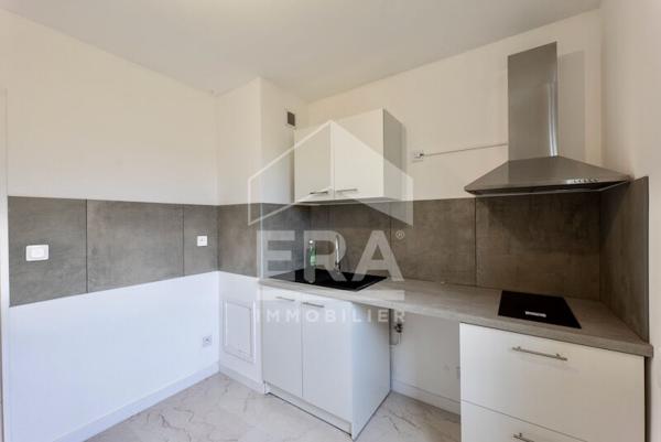 T2 refait à neuf avec extérieur et double parking , secteur recherché