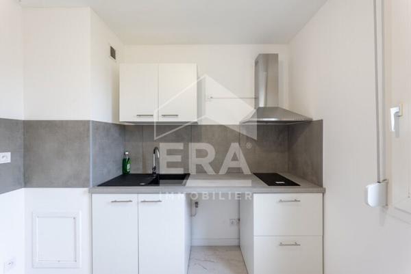 T2 refait à neuf avec extérieur et double parking , secteur recherché