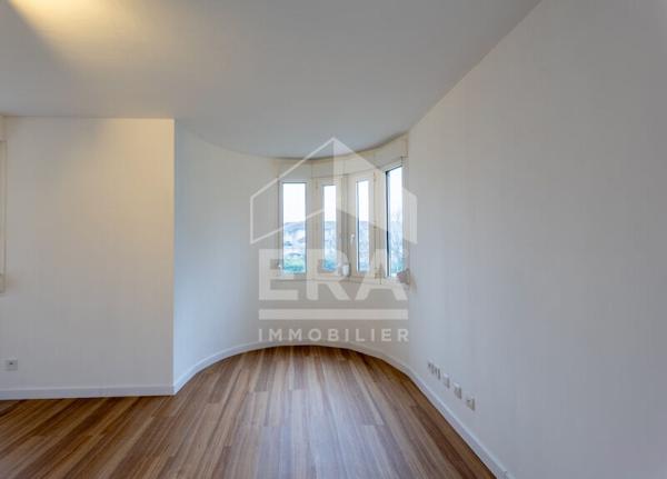 T2 refait à neuf avec extérieur et double parking , secteur recherché