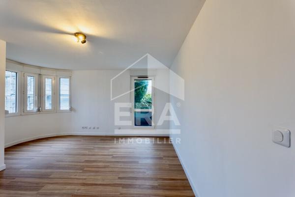 T2 refait à neuf avec extérieur et double parking , secteur recherché