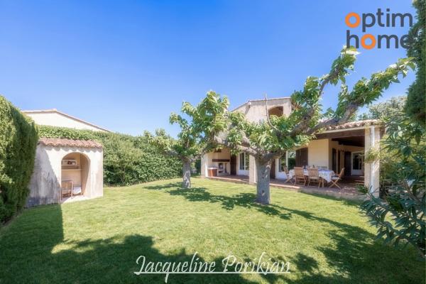 Gardanne secteur Galine -Picon : villa traditionnelle 5 pièces et double garage sur 780m2 de terrain au calme.