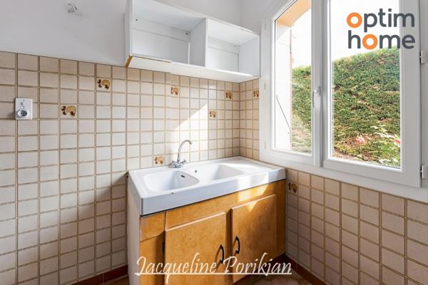 Gardanne secteur Galine -Picon : villa traditionnelle 5 pièces et double garage sur 780m2 de terrain au calme.