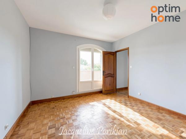 Gardanne secteur Galine -Picon : villa traditionnelle 5 pièces et double garage sur 780m2 de terrain au calme.