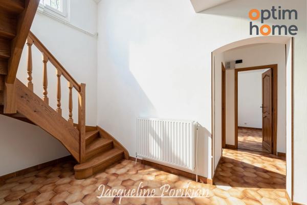 Gardanne secteur Galine -Picon : villa traditionnelle 5 pièces et double garage sur 780m2 de terrain au calme.