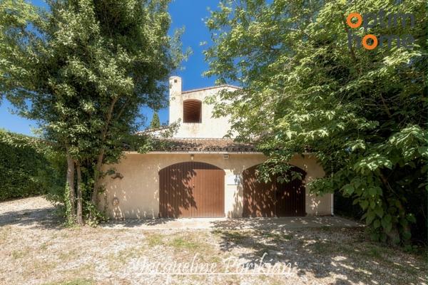 Gardanne secteur Galine -Picon : villa traditionnelle 5 pièces et double garage sur 780m2 de terrain au calme.