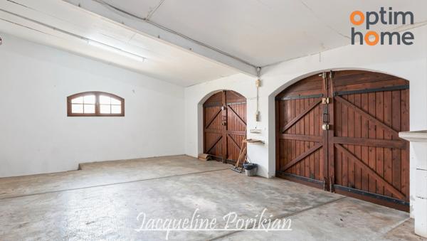 Gardanne secteur Galine -Picon : villa traditionnelle 5 pièces et double garage sur 780m2 de terrain au calme.