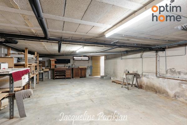 Gardanne secteur Galine -Picon : villa traditionnelle 5 pièces et double garage sur 780m2 de terrain au calme.