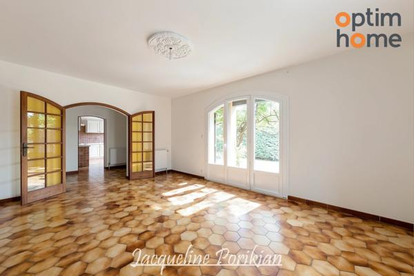 Gardanne secteur Galine -Picon : villa traditionnelle 5 pièces et double garage sur 780m2 de terrain au calme.