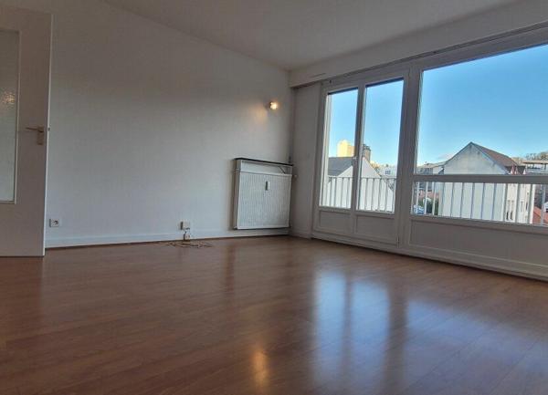 Appartement à louer    2 pièces • 45,82 m2 Issy-les-Moulineaux