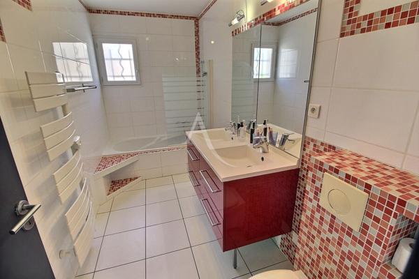LE SOLER / Villa 4 faces plain-pied avec 4 chambres, garage et piscine
