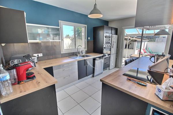 LE SOLER / Villa 4 faces plain-pied avec 4 chambres, garage et piscine