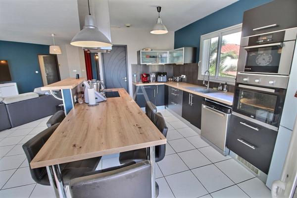 LE SOLER / Villa 4 faces plain-pied avec 4 chambres, garage et piscine