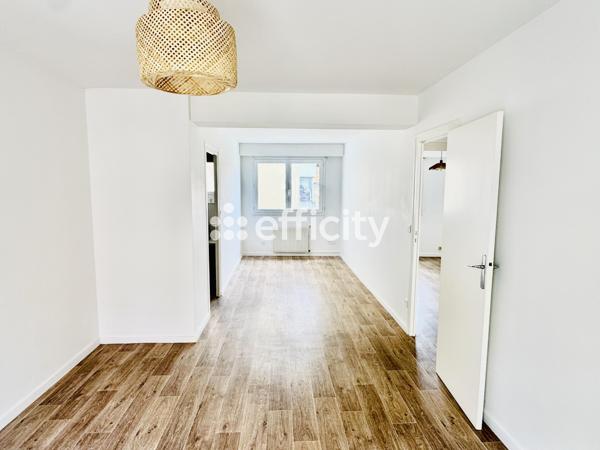 Appartement
         3 pièces
        - 60 m² 370 000 € *