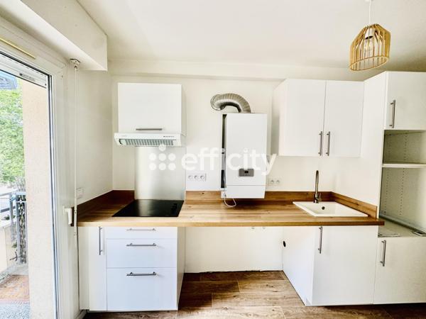 Appartement
         3 pièces
        - 60 m² 370 000 € *