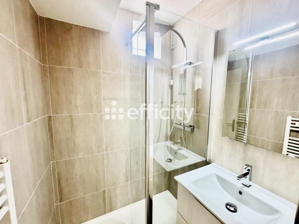 Appartement
         3 pièces
        - 60 m² 370 000 € *
