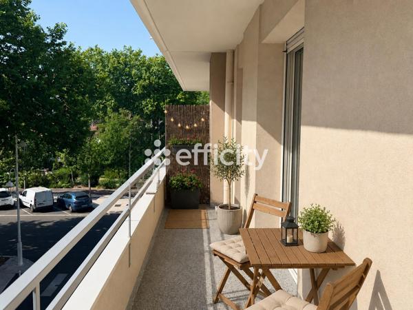 Appartement
         3 pièces
        - 60 m² 370 000 € *