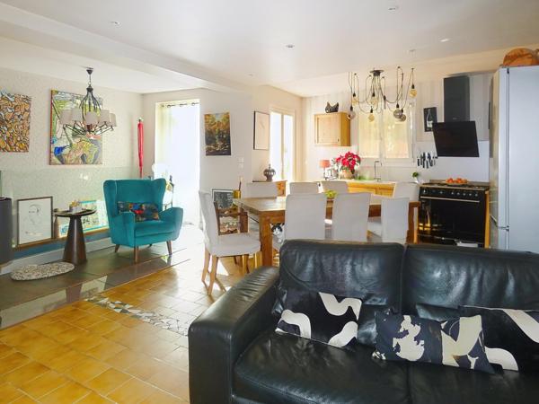 Maison de village avec garage,  terrasse et piscine