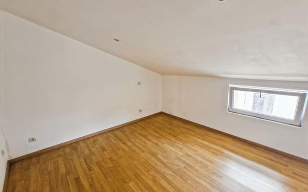 Maison à vendre    3 pièces •  Villeneuve