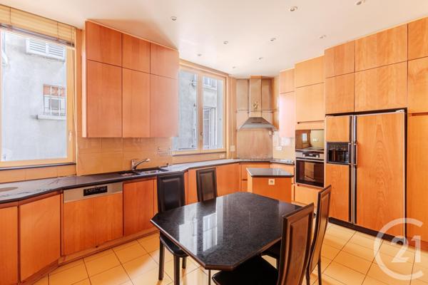 Appartement F3 à vendre  5 pièces - 163,01 m2 PARIS - 75011