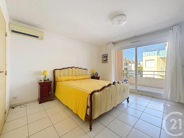 Appartement F4 à vendre  4 pièces - 107,67 m 2   FREJUS  - 83