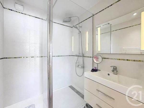 Appartement F4 à vendre  4 pièces - 107,67 m 2   FREJUS  - 83