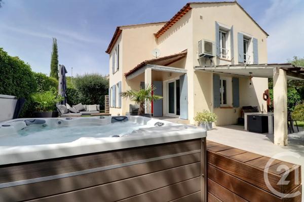 Appartement F4 à vendre  4 pièces - 107,67 m 2   FREJUS  - 83