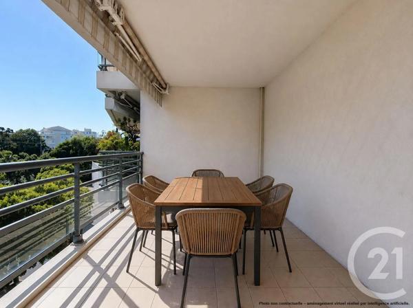 Appartement F4 à vendre  4 pièces - 107,67 m 2   FREJUS  - 83
