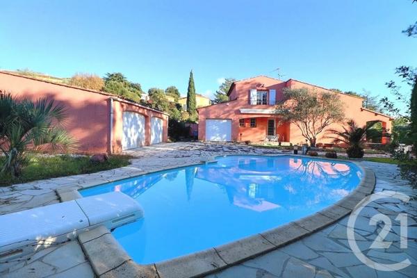 Appartement F4 à vendre  4 pièces - 107,67 m 2   FREJUS  - 83