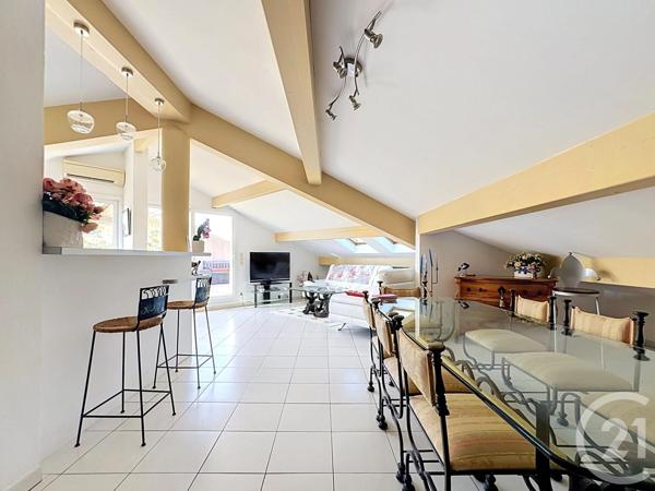 Appartement F4 à vendre  4 pièces - 107,67 m 2   FREJUS  - 83