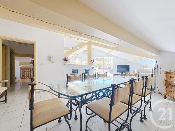 Appartement F4 à vendre  4 pièces - 107,67 m 2   FREJUS  - 83