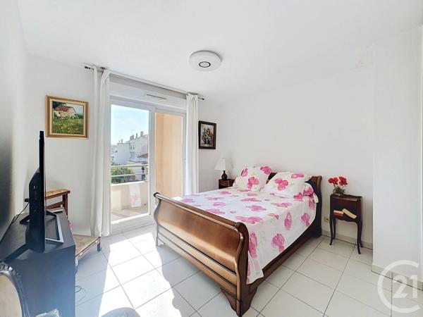 Appartement F4 à vendre  4 pièces - 107,67 m 2   FREJUS  - 83
