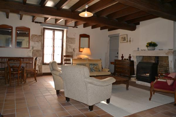 Saint-Jean-de-Liversay (17170) Propriété composée de 3 maisons