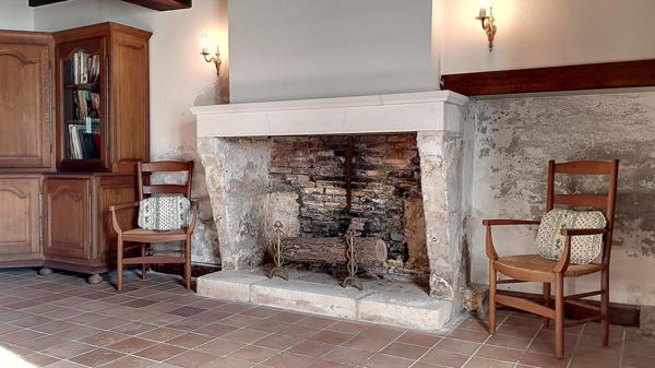 Saint-Jean-de-Liversay (17170) Propriété composée de 3 maisons