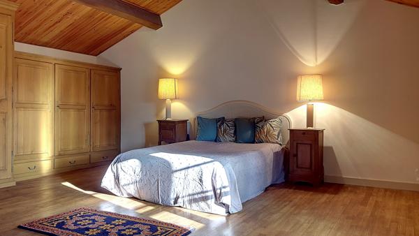 Saint-Jean-de-Liversay (17170) Propriété composée de 3 maisons