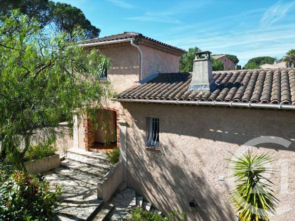 Maison à vendre  6 pièces - 186,32 m 2   FREJUS  - 83