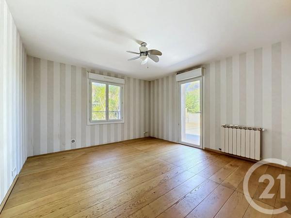 Maison à vendre  6 pièces - 186,32 m 2   FREJUS  - 83