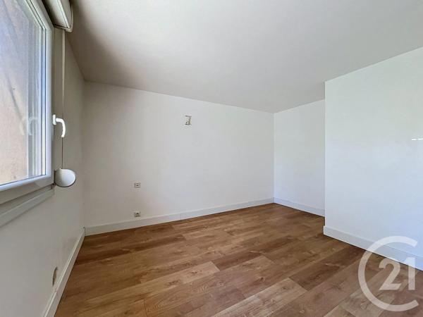 Maison à vendre  6 pièces - 186,32 m 2   FREJUS  - 83