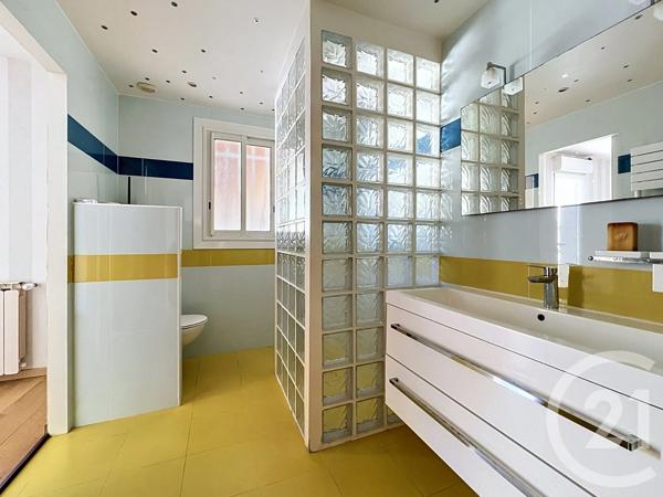Maison à vendre  6 pièces - 186,32 m 2   FREJUS  - 83