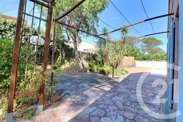 Maison à vendre  6 pièces - 186,32 m 2   FREJUS  - 83
