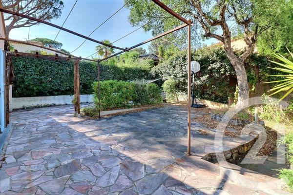 Maison à vendre  6 pièces - 186,32 m 2   FREJUS  - 83