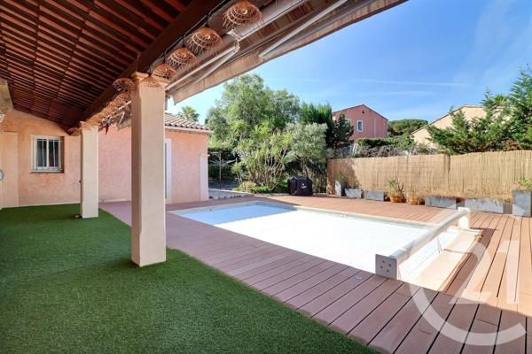 Maison à vendre  6 pièces - 186,32 m 2   FREJUS  - 83