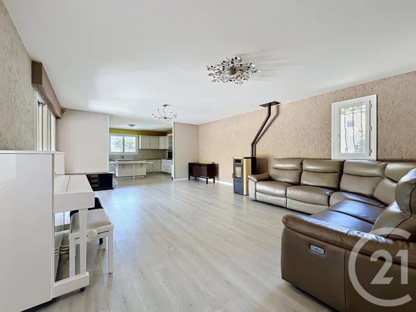 Maison à vendre  6 pièces - 186,32 m 2   FREJUS  - 83